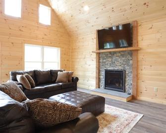 New Construction! Beautiful Pet Friendly Home to spend your vacation in the White Mountains (HH11T) - Thornton - Pokój dzienny