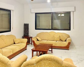 Charming house with AC in enchanting Irbid - Irbid - Sala de estar
