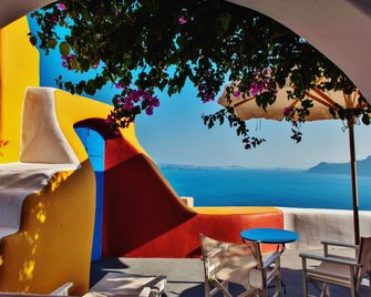Chroma Suites - Oia