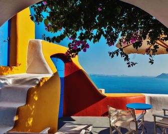 Chroma Suites - Oia