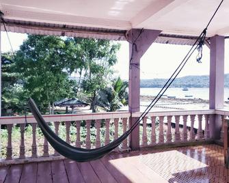 Raffiel Nias - Teluk Dalam - Balcón