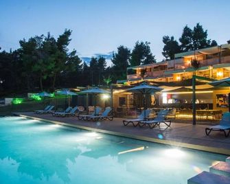 Sani More - Sane - Pool