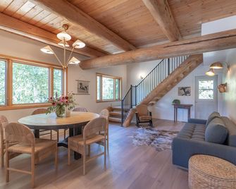 Secluded Luxury Vacation Home - 4 miles to Downtown Whitefish - Whitefish - Dining room