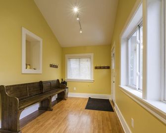 Professionally Remodeled Century Home Minutes From The Clinic & Downtown! - Cleveland Heights - Sala de estar