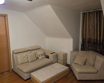 Beautiful Remodelled Suite in Peaceful Hill Top Neighborhood - Johnstown - Sala de estar