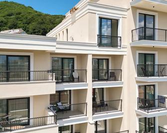 Hotel Pima Budva - Budva - Building