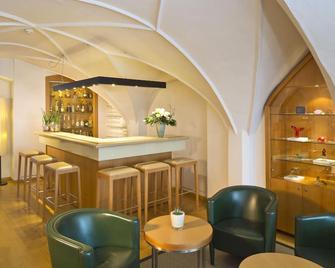 Hotel Maximilian - Stadthaus Penz - אינזברוק - בר