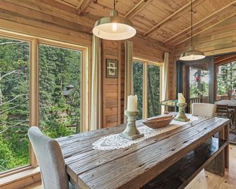 Charming Cabin with Stream Access and Outdoor Adventures - Rustic Escape - Sundance - Dining room