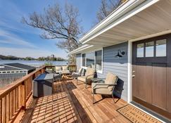 Lakefront Fox Lake Home with Furnished Deck! - Fox Lake - Balcone