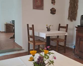 B&B La Casina Rosa La Spezia - Valeriano Lunense - Comedor