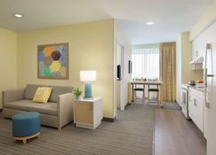 Execustay at The Saratoga - New Orleans - Living room