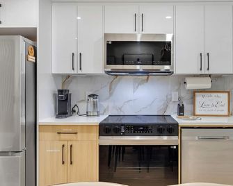 Vellora Retreat Suite - Close to Yyc Airport - Calgary - Kitchen