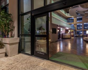 Holiday Inn & Suites Phoenix Airport North By IHG - Phoenix - Lobby