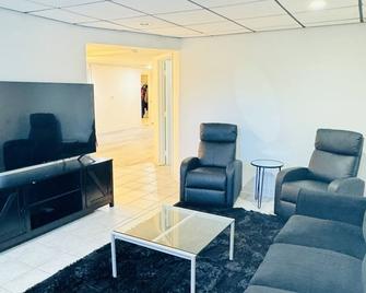 Basement Suite, Separate-entrance in Prime Location - Schaumburg - Living room