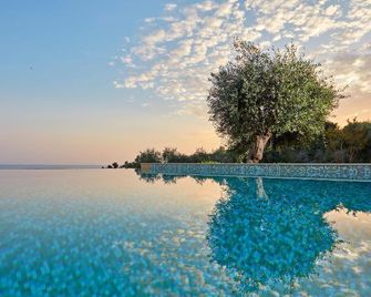 Sivota Seascape Luxury Villas & Residences - Igoumenítsa - Pool