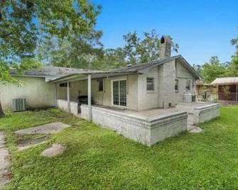 5 Bedroom with fireplace minutes from Baton Rouge - Baker - Edificio