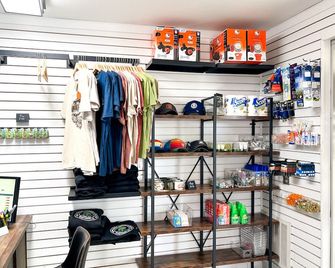 Cedar Creek Lodging & Rv Park - Montrose - Tienda