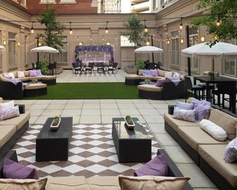 DoubleTree by Hilton Boston-Downtown - Boston - Pátio