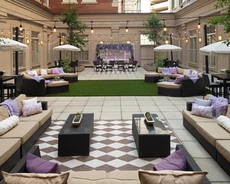 DoubleTree by Hilton Boston-Downtown - בוסטון - פטיו