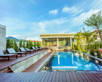 S Park Design Hotel - Vientiane - Piscina