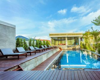S Park Design Hotel - Vientiane - Pool