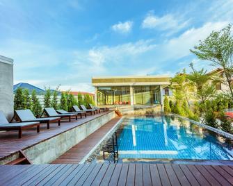 S Park Design Hotel - Vientiane - Pool