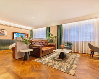 James Joyce Coffetel Hotel (Qinhuangdao Development Zone Yanshan University) - Qinhuangdao - Schlafzimmer
