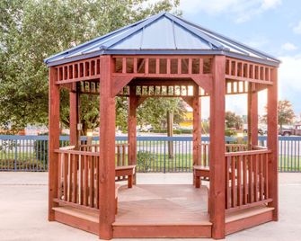 Super 8 by Wyndham Hattiesburg South - האטיסברג - שירותי מקום האירוח