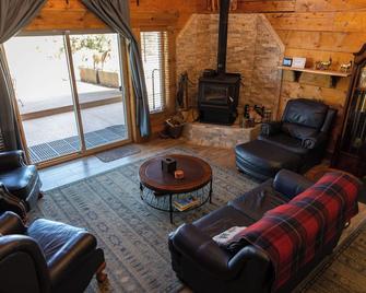 La Blanca Vista Lodge-Epic Mt. Blanca Views, Minutes from Mtn. Home Reservoir! - Fort Garland - Sala de estar