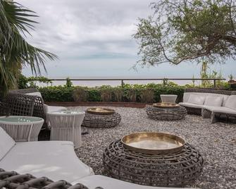 Charco Hotel - Colonia del Sacramento - Patio