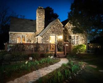 Rock Cottage Gardens B&B - Eureka Springs - Building