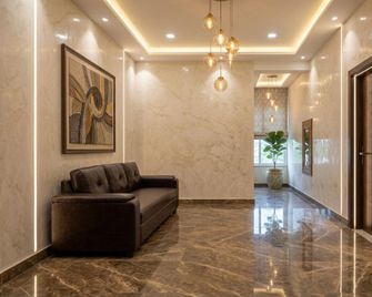 Hotel Adi Regency Sec 66 Mamura Noida - Noida - Salónek
