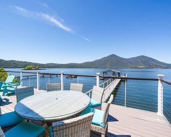 Smiling Otter Retreat!!! Large Lakefront Luxury House/Pool/Spa/Game Room/Pets - Clearlake - Balkón