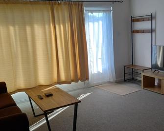 Two Bedroom Chalet - Sleeps 4 - Dartmouth - Living room