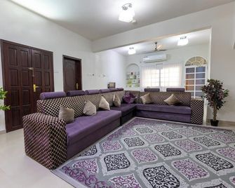 Bait Allubana Villa - Seeb - Wohnzimmer