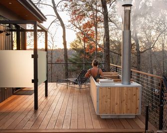 Modern Cozy Romantic Hideaway near Dahlonega with Hot Tub and Trails - Dawsonville - Balcony