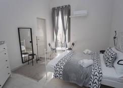 Shr-Sicily Holiday Rooms - Catania - Bedroom