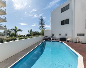 Pointbreak Coolum Beach Beachfront Apartment - Coolum Beach - Pool