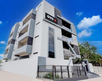 Hotel O Madhava Residency - Kakinada - Gebouw