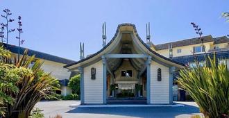 The Polynesian Resort - Ocean Shores - Building