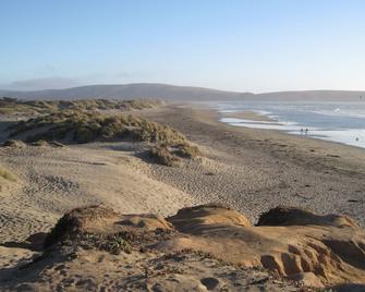 Short walk to the beach, store and cafe - Dillon Beach - Beach