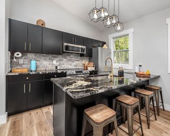 Cozy Beehive Treehouse - Pittsboro - Cocina