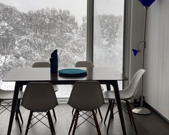 Modern ski in ski out - Falls Creek - Їдальня