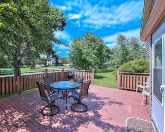 Family/Pet Friendly, Fenced Yard, Near Dt St. Paul - Woodbury - Balkon