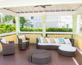 The Sunshine Hotel and Suites - ג'ורג' טאון - מרפסת