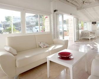 Otel Yeni Residence - Τσεσμέ - Σαλόνι