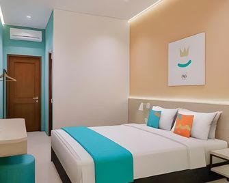 Sans Hotel Ava Palangkaraya By RedDoorz - Palangkaraya - Bedroom