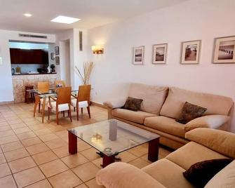 House with spectacular sea views, incredible sunsets. - Sant Josep de sa Talaia - Wohnzimmer