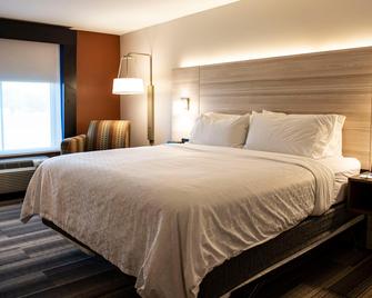 Holiday Inn Express & Suites Sedalia - Sedalia - Bedroom