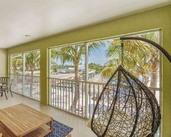 Off the Charts Inn & Out Island Resort - Saint James City - Balkon